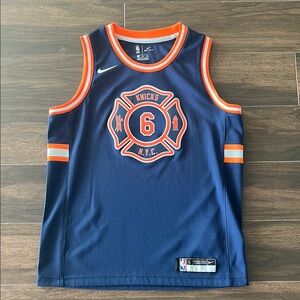 NBA Nike Authentics Boys Size Large Knicks #6 Porzingis Jersey